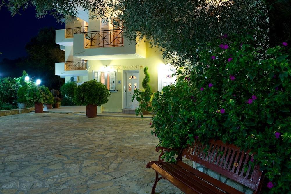 Pansion Filoxenia Apartments & Studios Tsoukaládhes Dış mekan fotoğraf