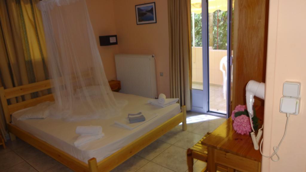 Pansion Filoxenia Apartments & Studios Tsoukaládhes Dış mekan fotoğraf