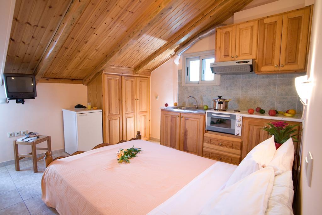 Pansion Filoxenia Apartments & Studios Tsoukaládhes Dış mekan fotoğraf