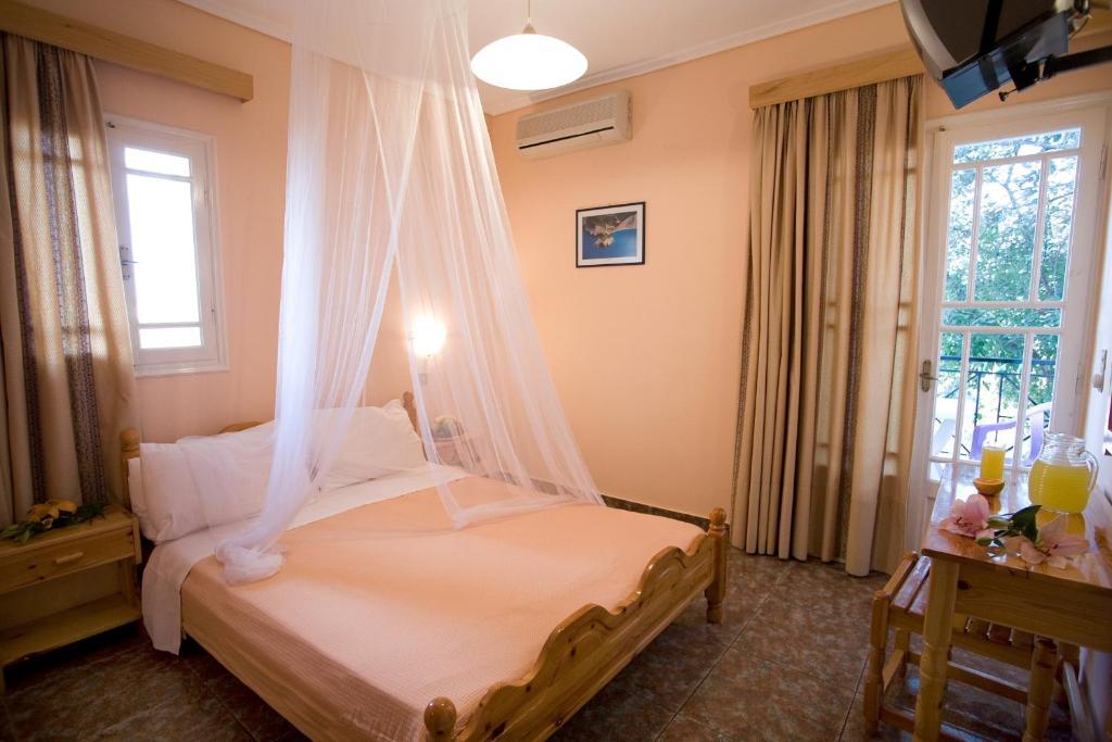 Pansion Filoxenia Apartments & Studios Tsoukaládhes Oda fotoğraf