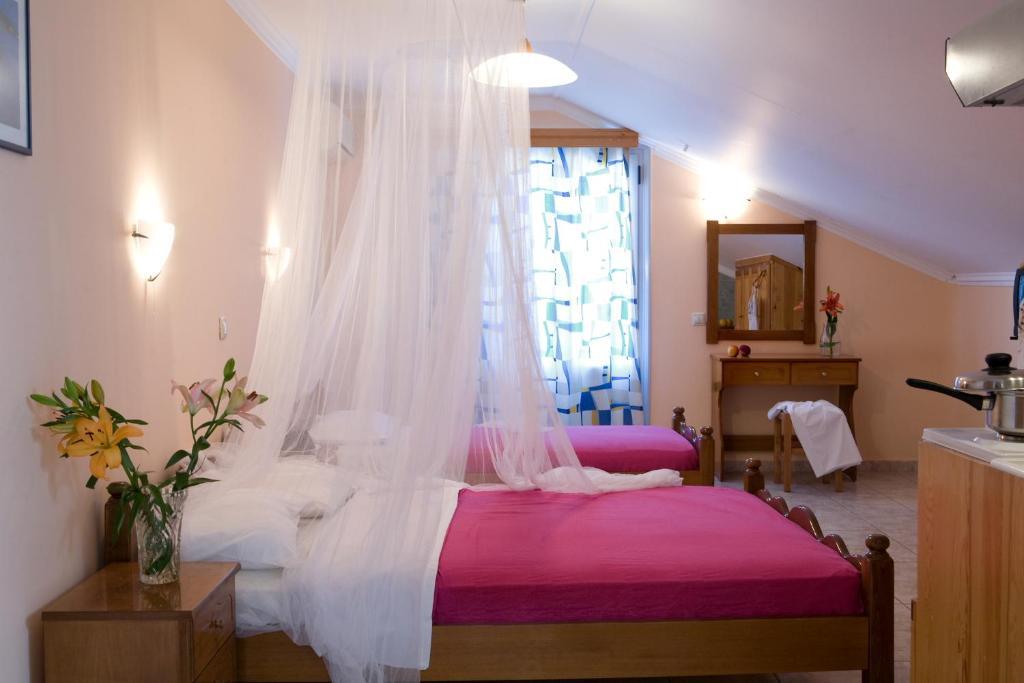 Pansion Filoxenia Apartments & Studios Tsoukaládhes Oda fotoğraf