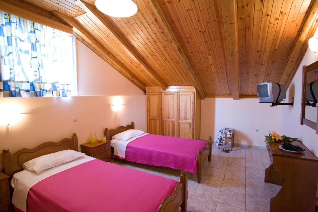 Pansion Filoxenia Apartments & Studios Tsoukaládhes Oda fotoğraf