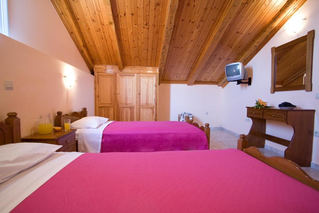 Pansion Filoxenia Apartments & Studios Tsoukaládhes Oda fotoğraf