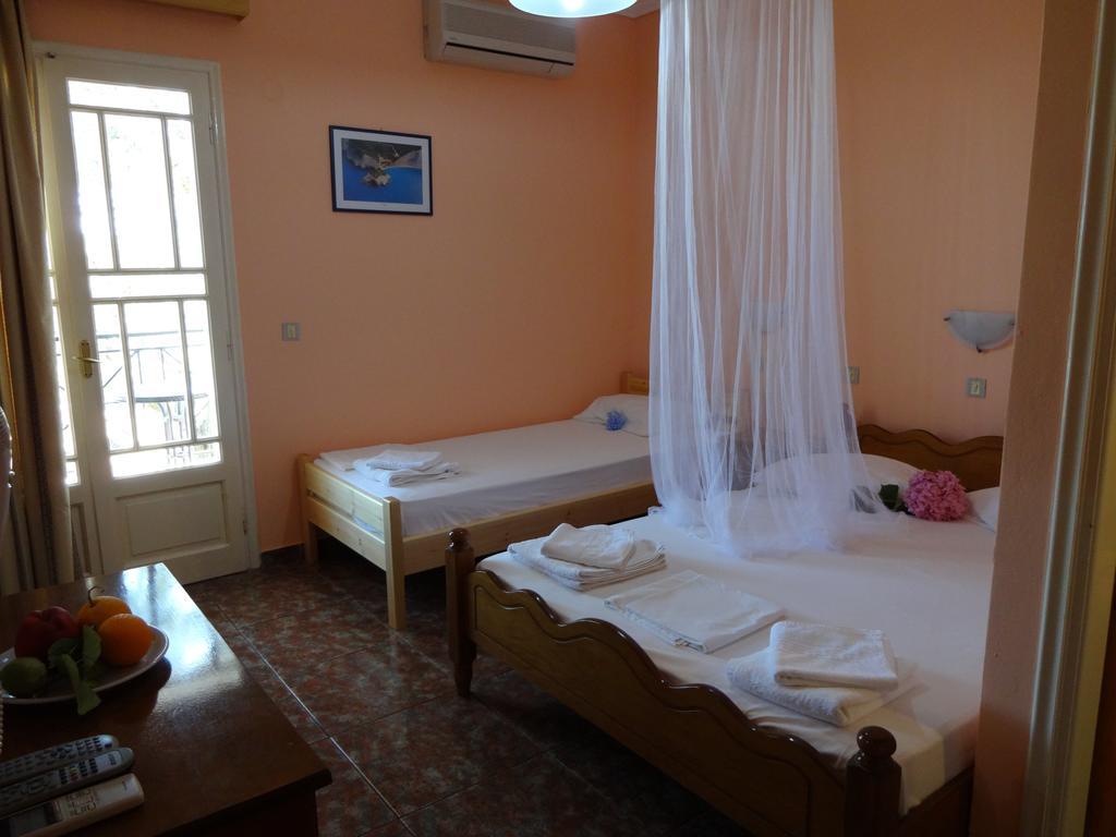 Pansion Filoxenia Apartments & Studios Tsoukaládhes Oda fotoğraf