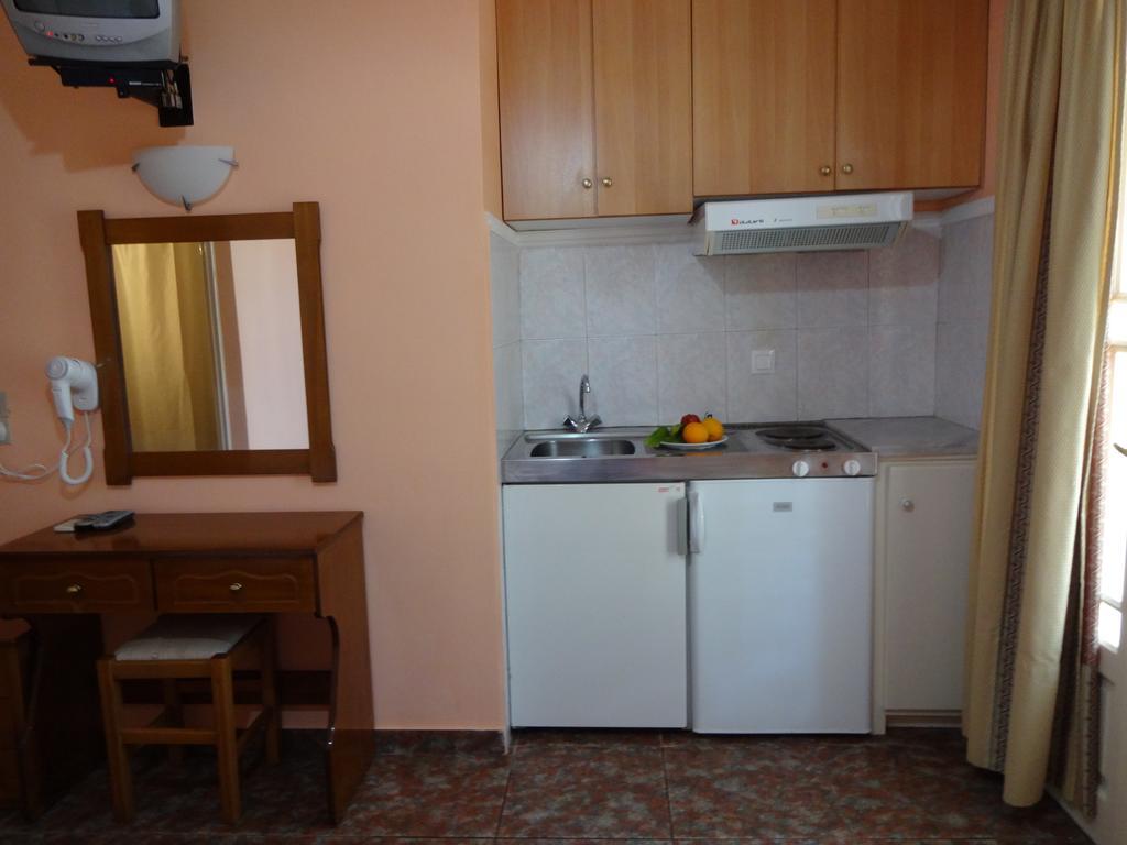 Pansion Filoxenia Apartments & Studios Tsoukaládhes Oda fotoğraf