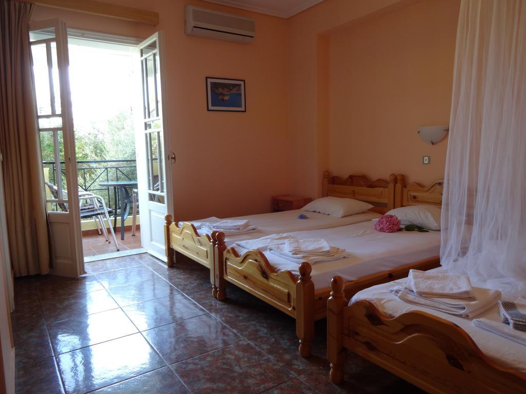 Pansion Filoxenia Apartments & Studios Tsoukaládhes Oda fotoğraf