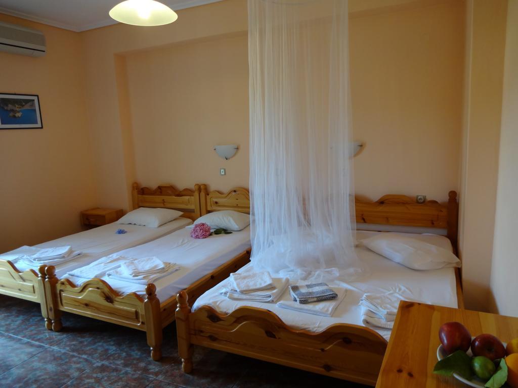 Pansion Filoxenia Apartments & Studios Tsoukaládhes Oda fotoğraf